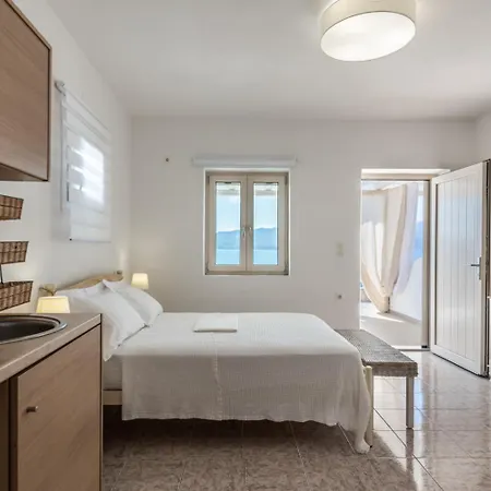 Anemi Suites Adamantas  Room photo