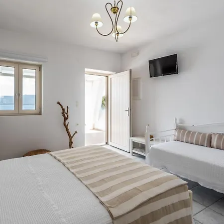 Anemi Suites Adamantas  Room photo