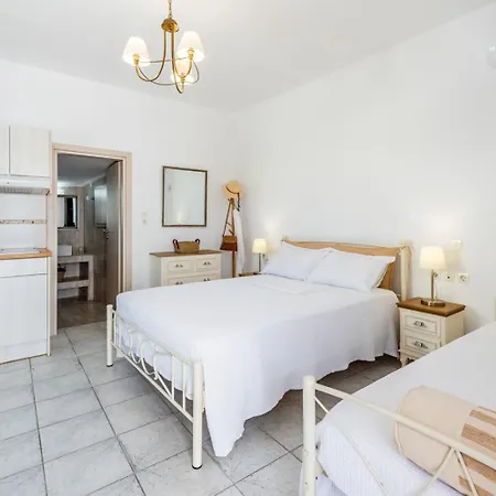 Anemi Suites Adamantas  Room photo